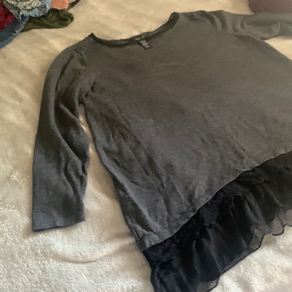 Grey tunic with lace - Picture 2 of 3